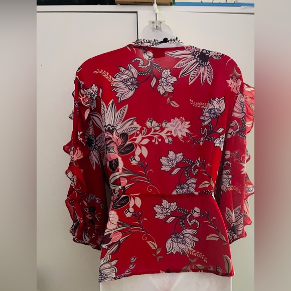 Soho NewYork &Company Women Floral wrap Top - Picture 2 of 4